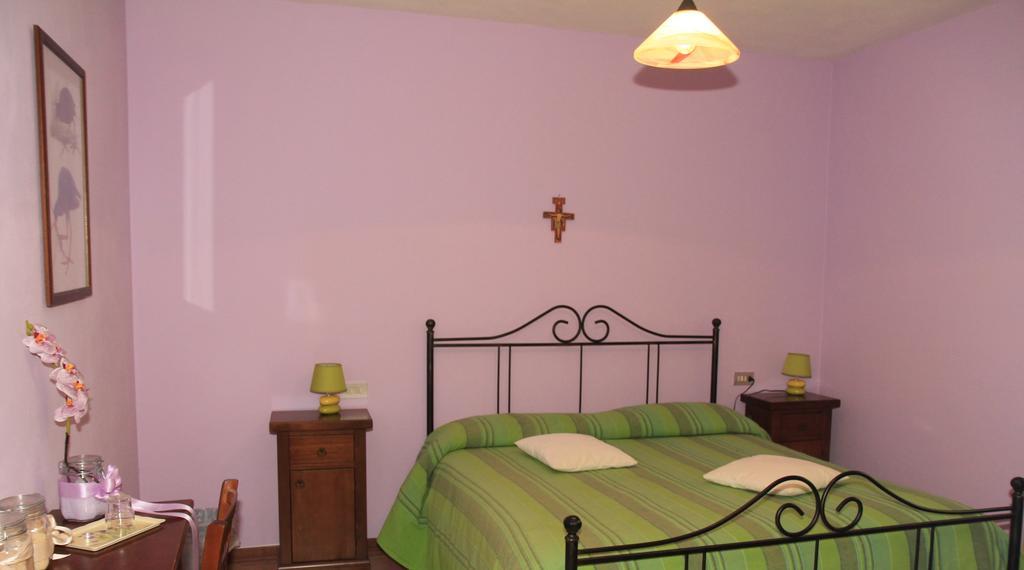 Hotel La Quiete Assise Chambre photo